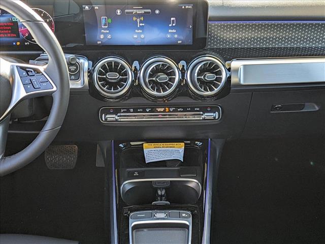 Vehicle image 11 of 17