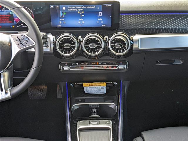 Vehicle image 11 of 17