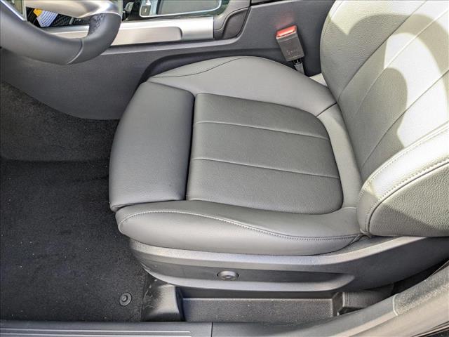 Vehicle image 8 of 17