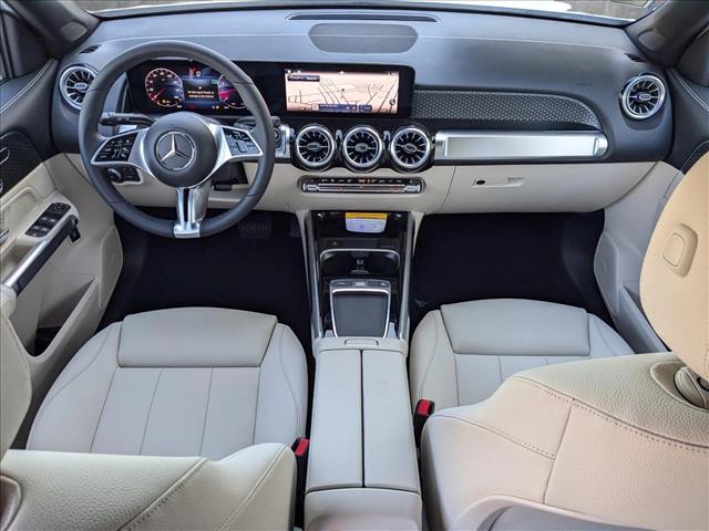 Vehicle image 14 of 17