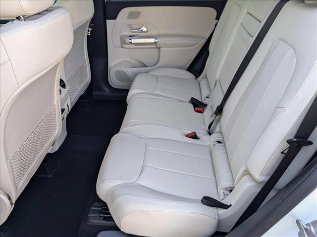 Vehicle image 15 of 17