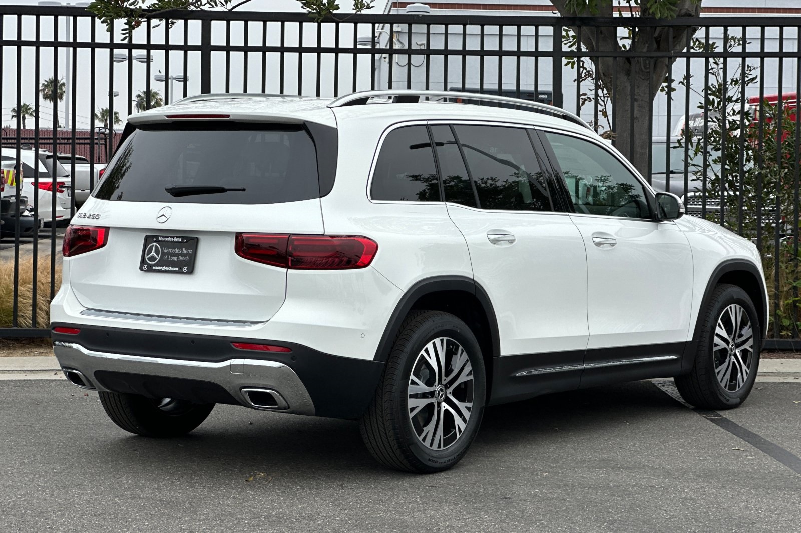 Vehicle image 8 of 31