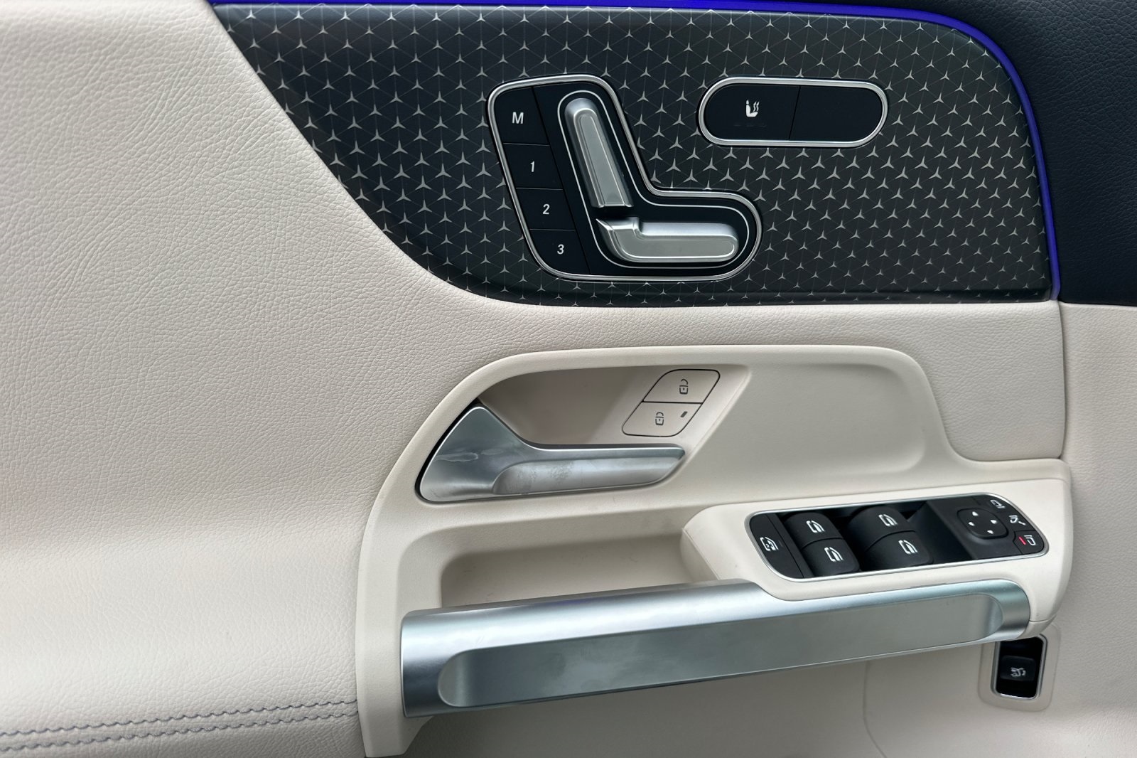 Vehicle image 12 of 31