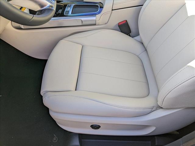 Vehicle image 8 of 17