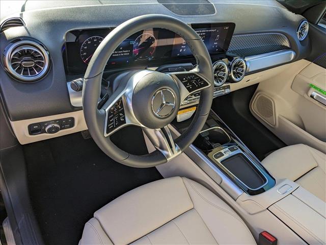 Vehicle image 7 of 17