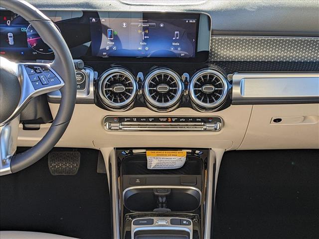 Vehicle image 11 of 17