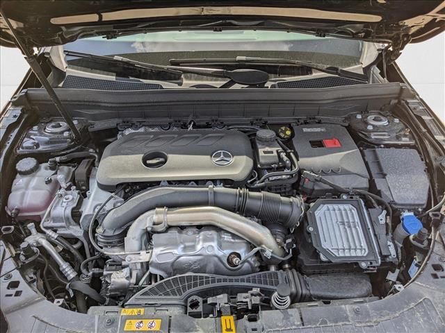 2025 Mercedes-Benz GLB 250 Image 8 of 17