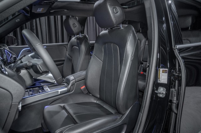 Vehicle image 11 of 23