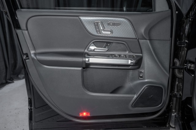 Vehicle image 10 of 23