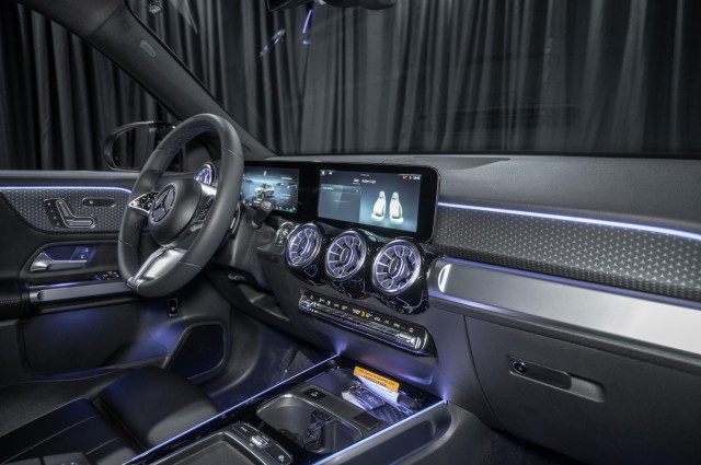Vehicle image 15 of 23