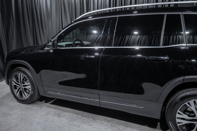 Vehicle image 4 of 23