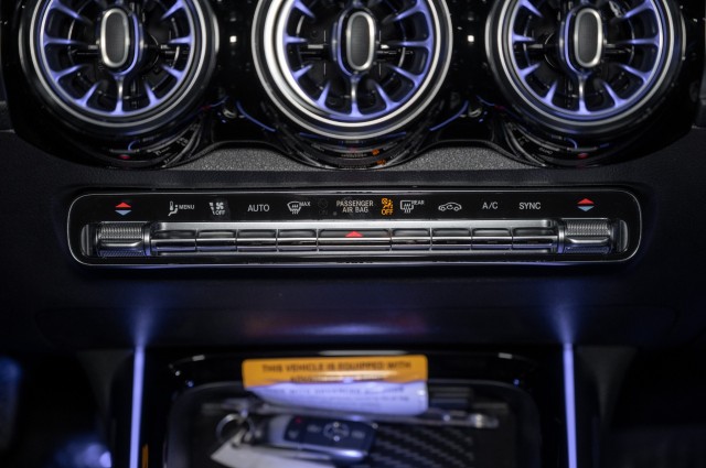 Vehicle image 17 of 23