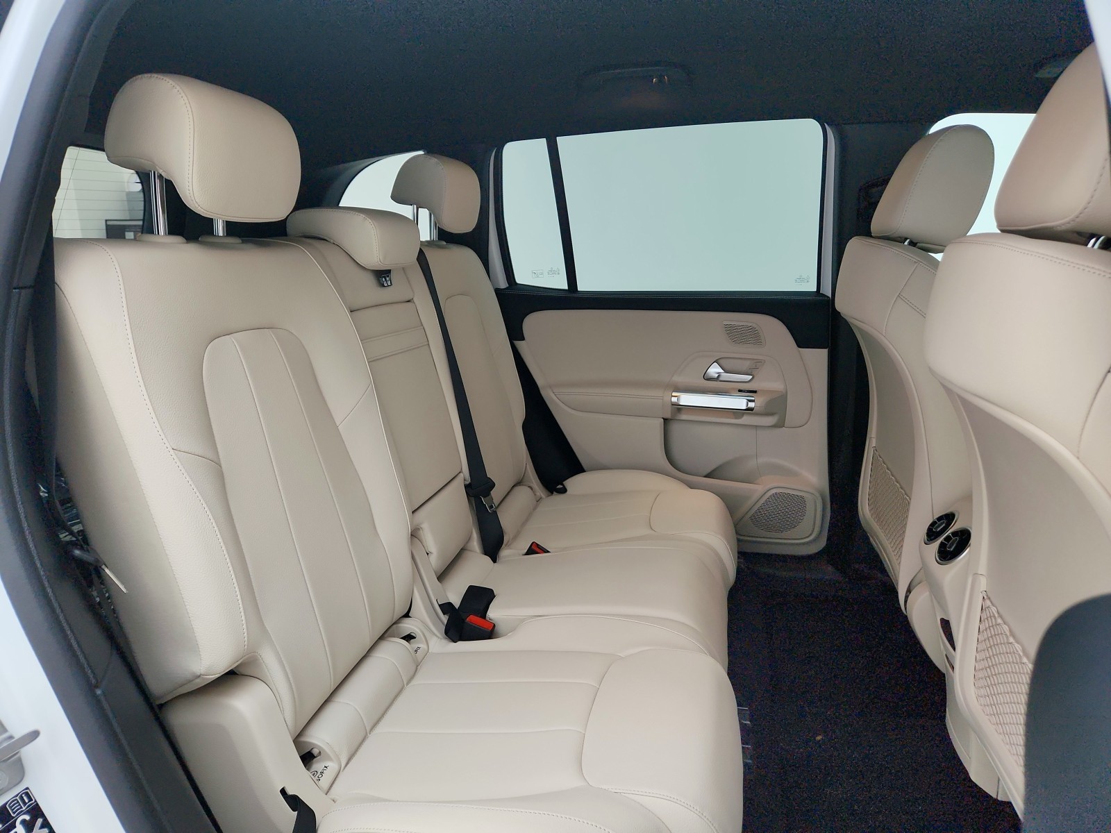 2025 Mercedes-Benz GLB 250 Image 16 of 21