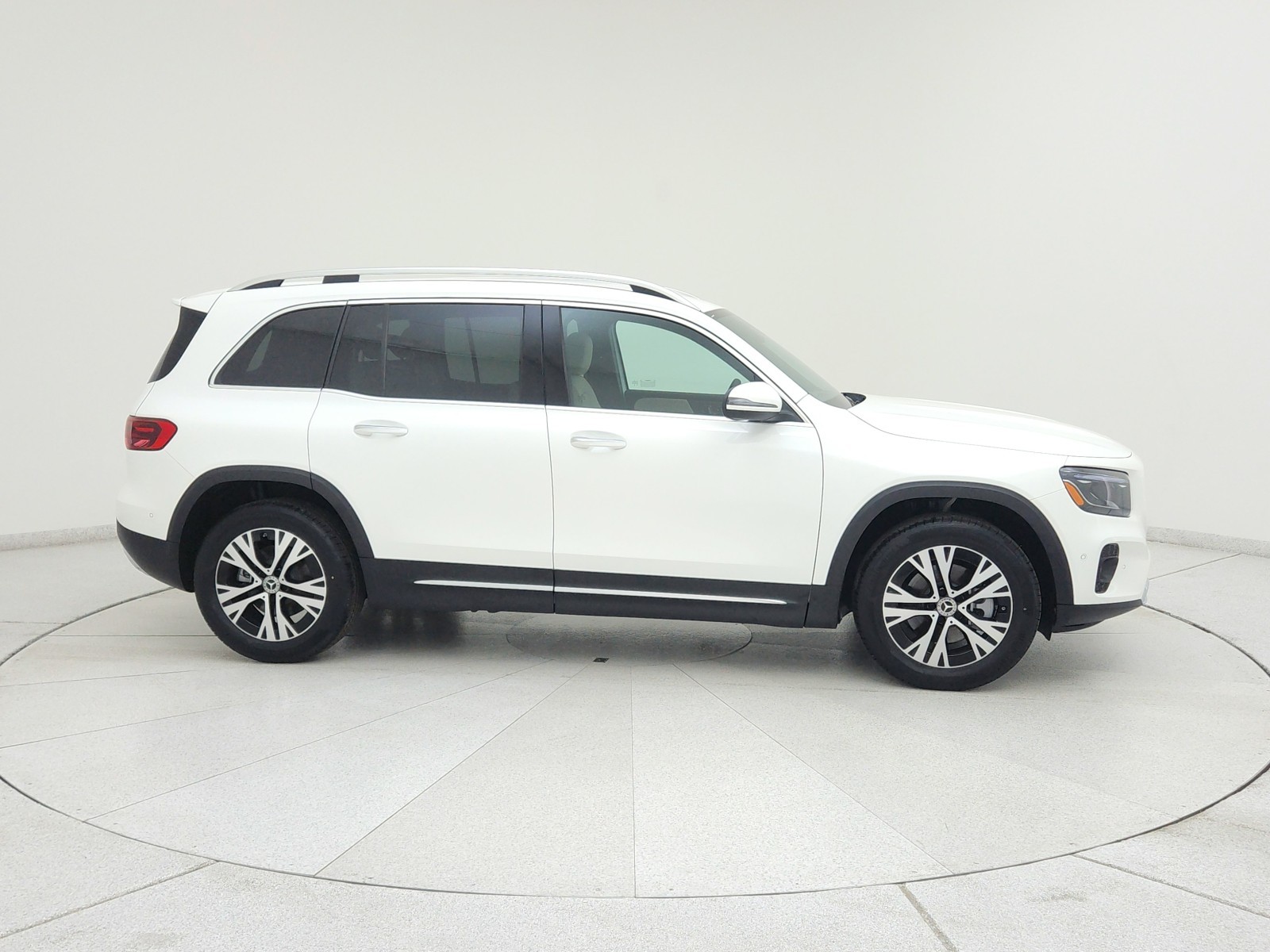 2025 Mercedes-Benz GLB 250 Image 5 of 21