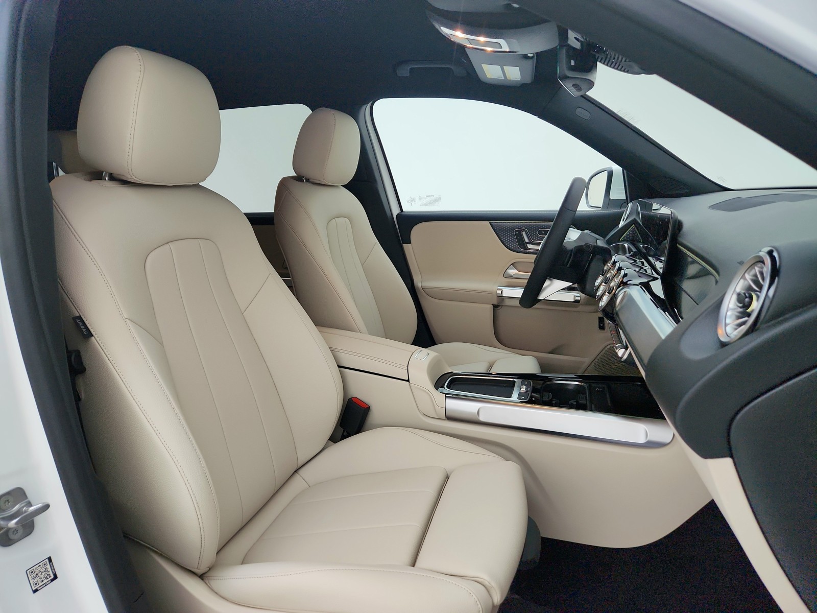 2025 Mercedes-Benz GLB 250 Image 15 of 21