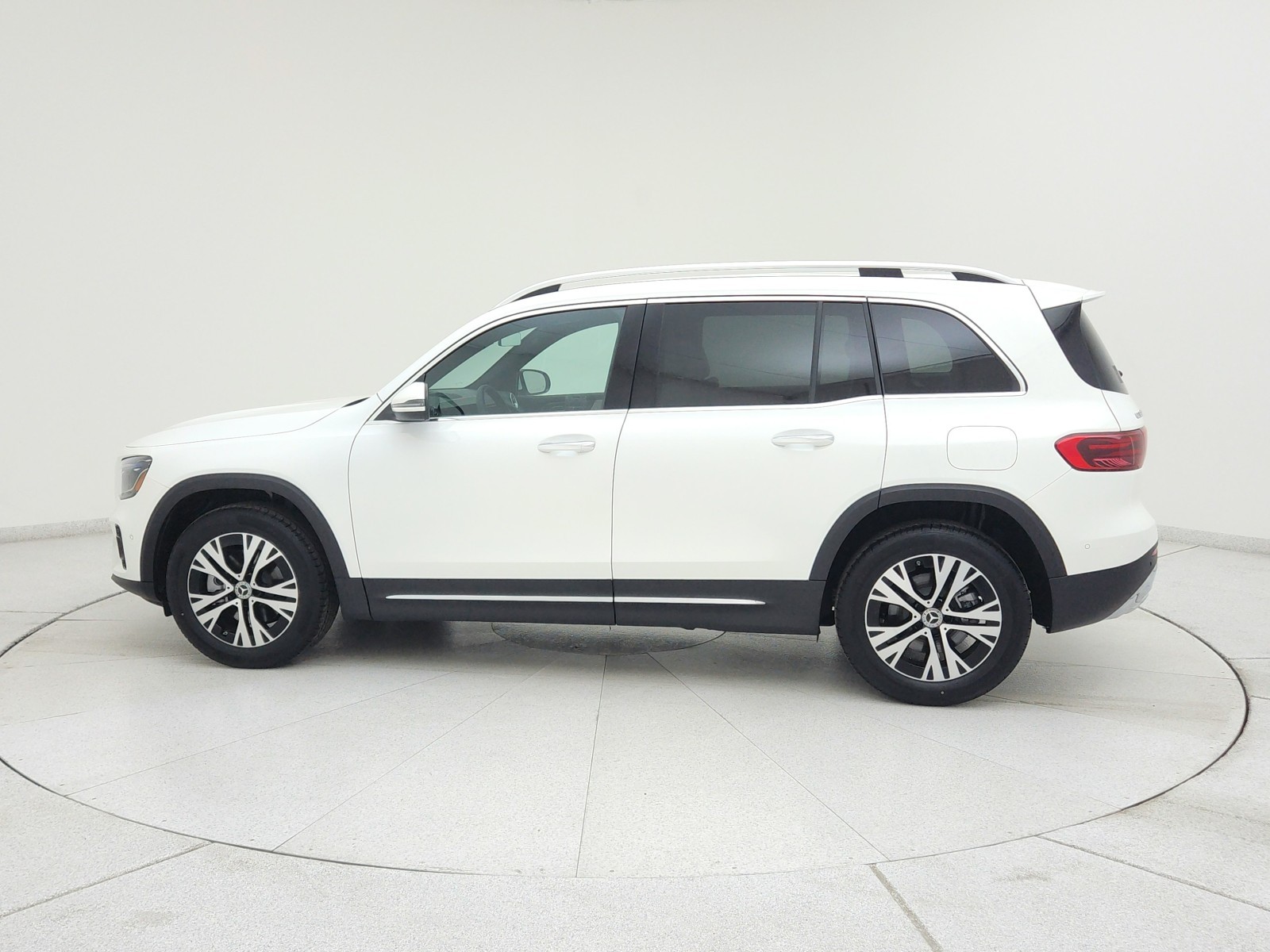 2025 Mercedes-Benz GLB 250 Image 10 of 21