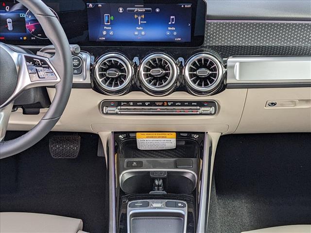 Vehicle image 11 of 17