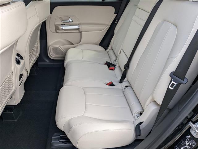 Vehicle image 14 of 17