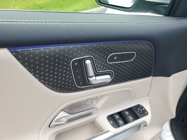 Vehicle image 18 of 35