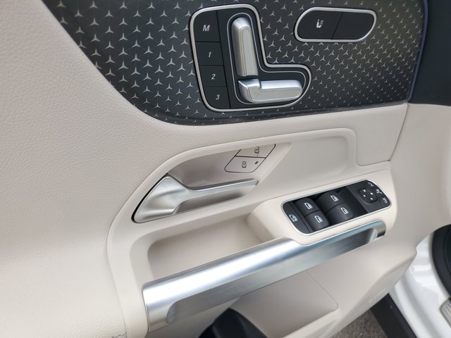 Vehicle image 19 of 35