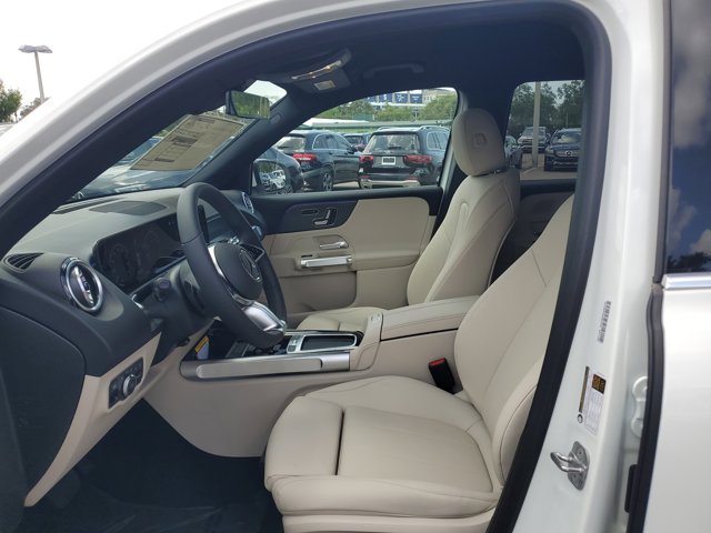 Vehicle image 21 of 35