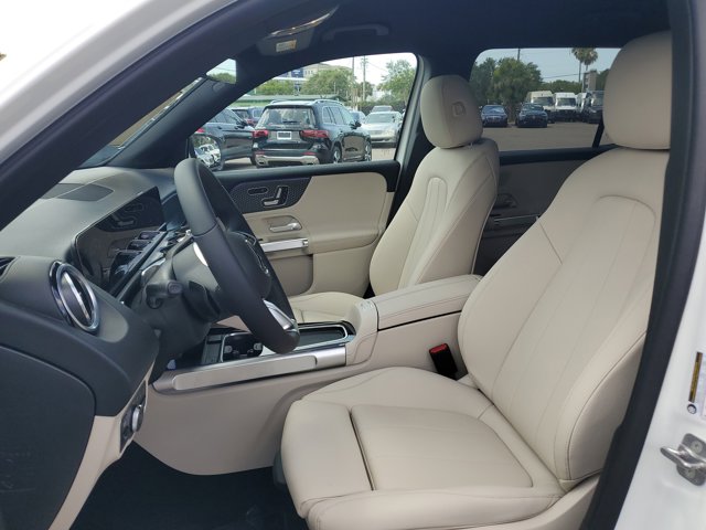 Vehicle image 22 of 35