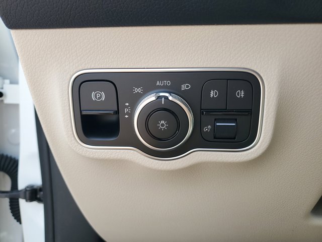 Vehicle image 34 of 35