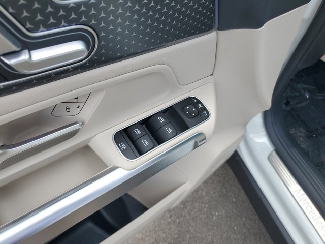 Vehicle image 20 of 35