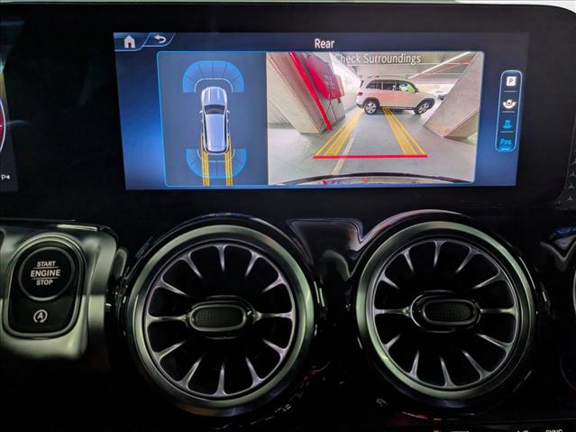 2025 Mercedes-Benz GLB 250 Image 12 of 16