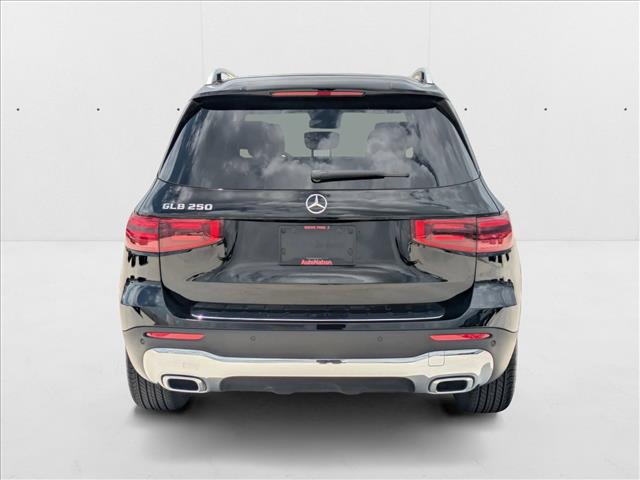 2025 Mercedes-Benz GLB 250 Image 4 of 16