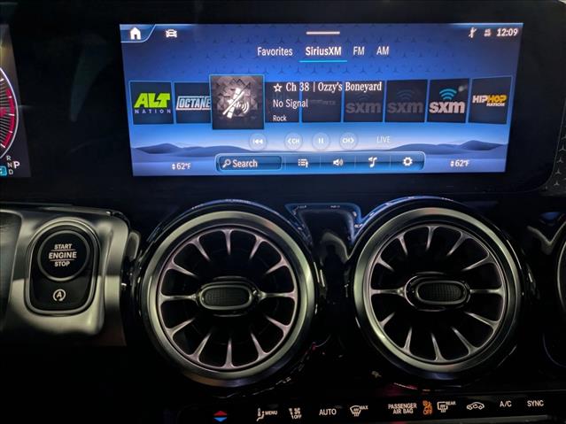 2025 Mercedes-Benz GLB 250 Image 13 of 16