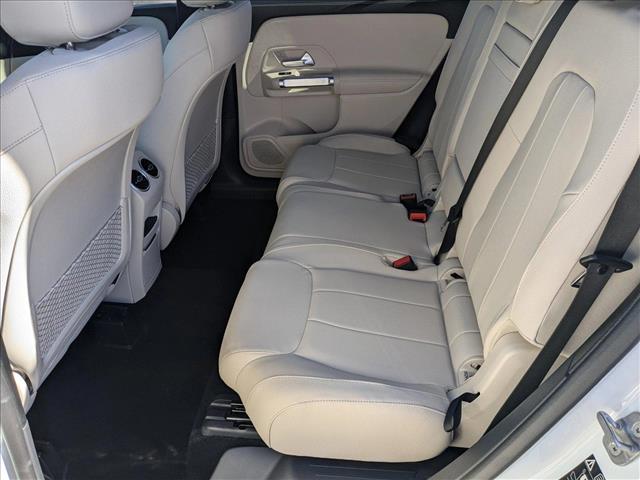 Vehicle image 14 of 16