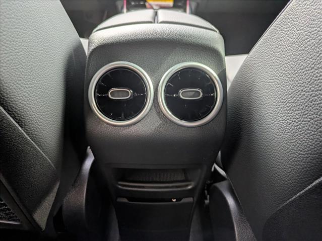 2025 Mercedes-Benz GLB 250 Image 22 of 24