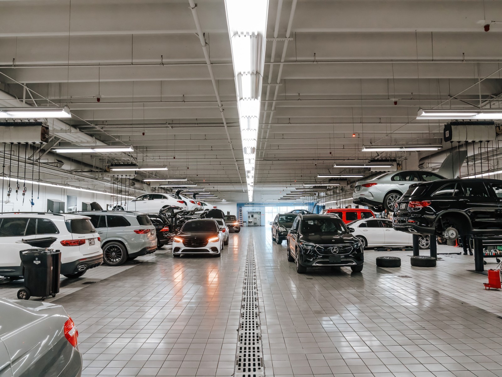 2025 Mercedes-Benz GLB 250 Image 11 of 21