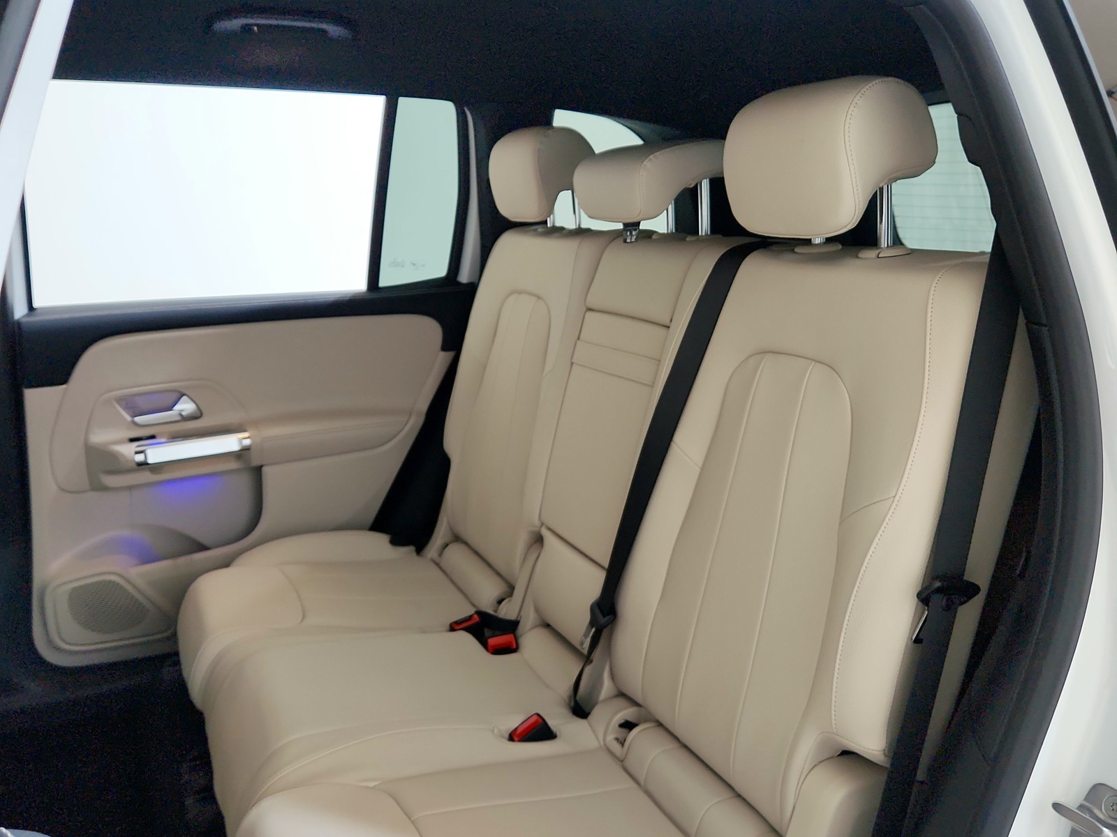 2025 Mercedes-Benz GLB 250 Image 13 of 21