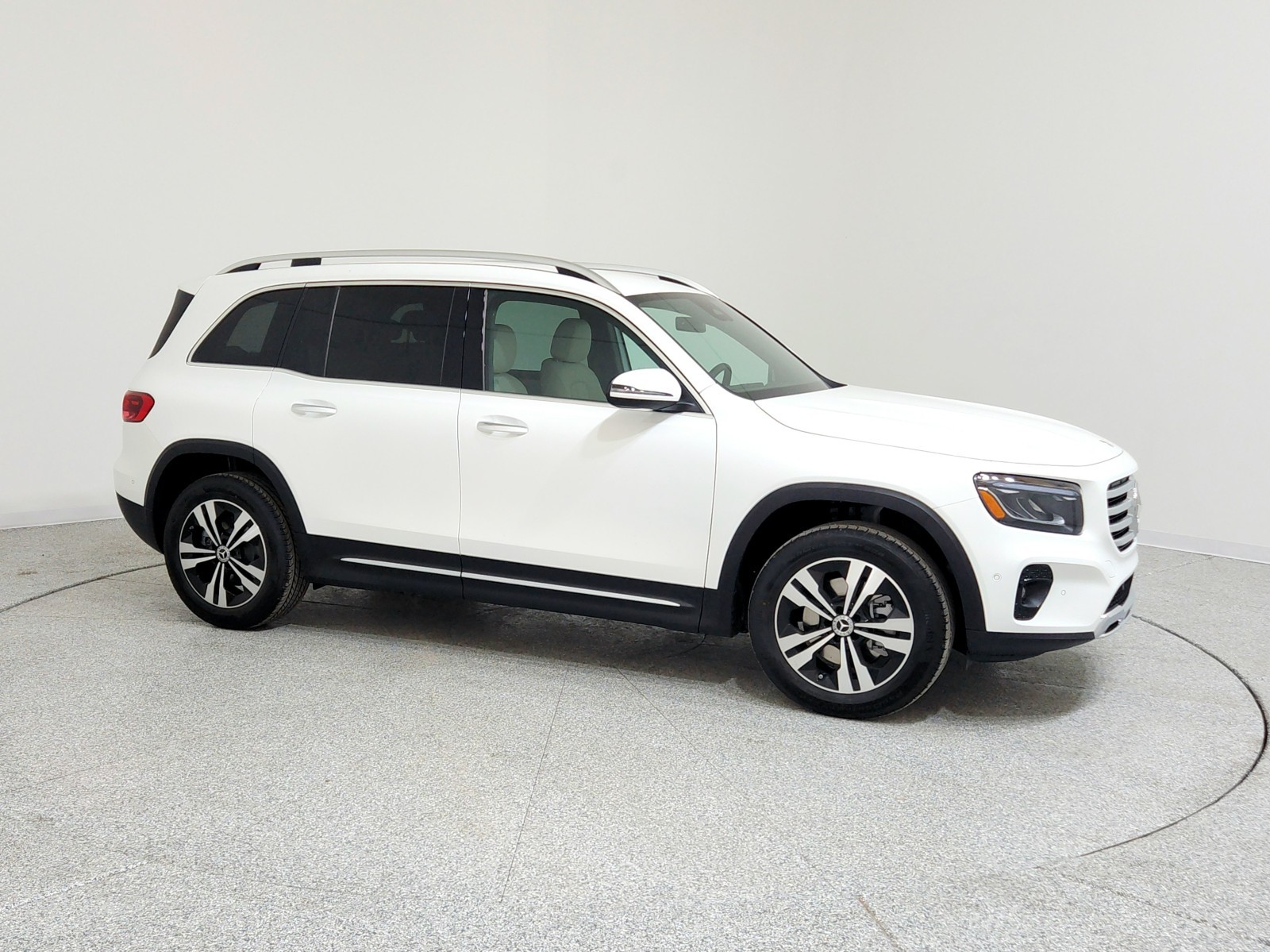 2025 Mercedes-Benz GLB 250 Image 4 of 21