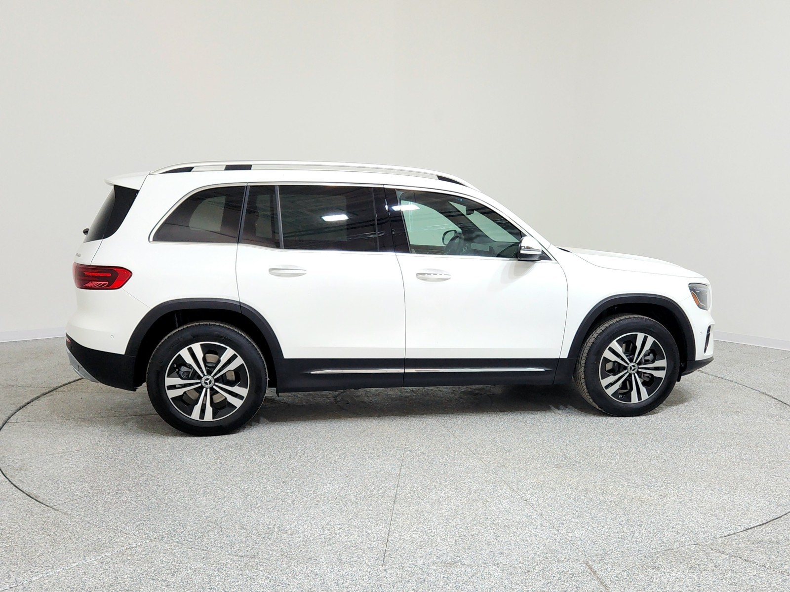 2025 Mercedes-Benz GLB 250 Image 6 of 21