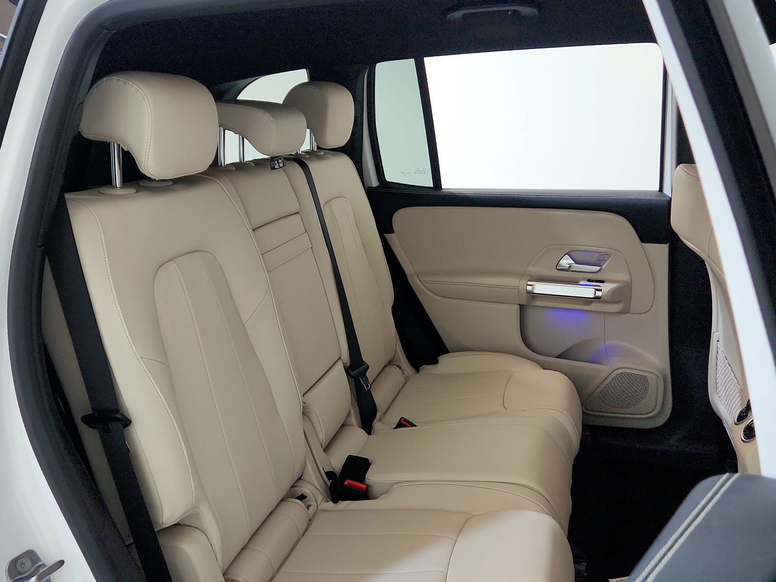 2025 Mercedes-Benz GLB 250 Image 12 of 21