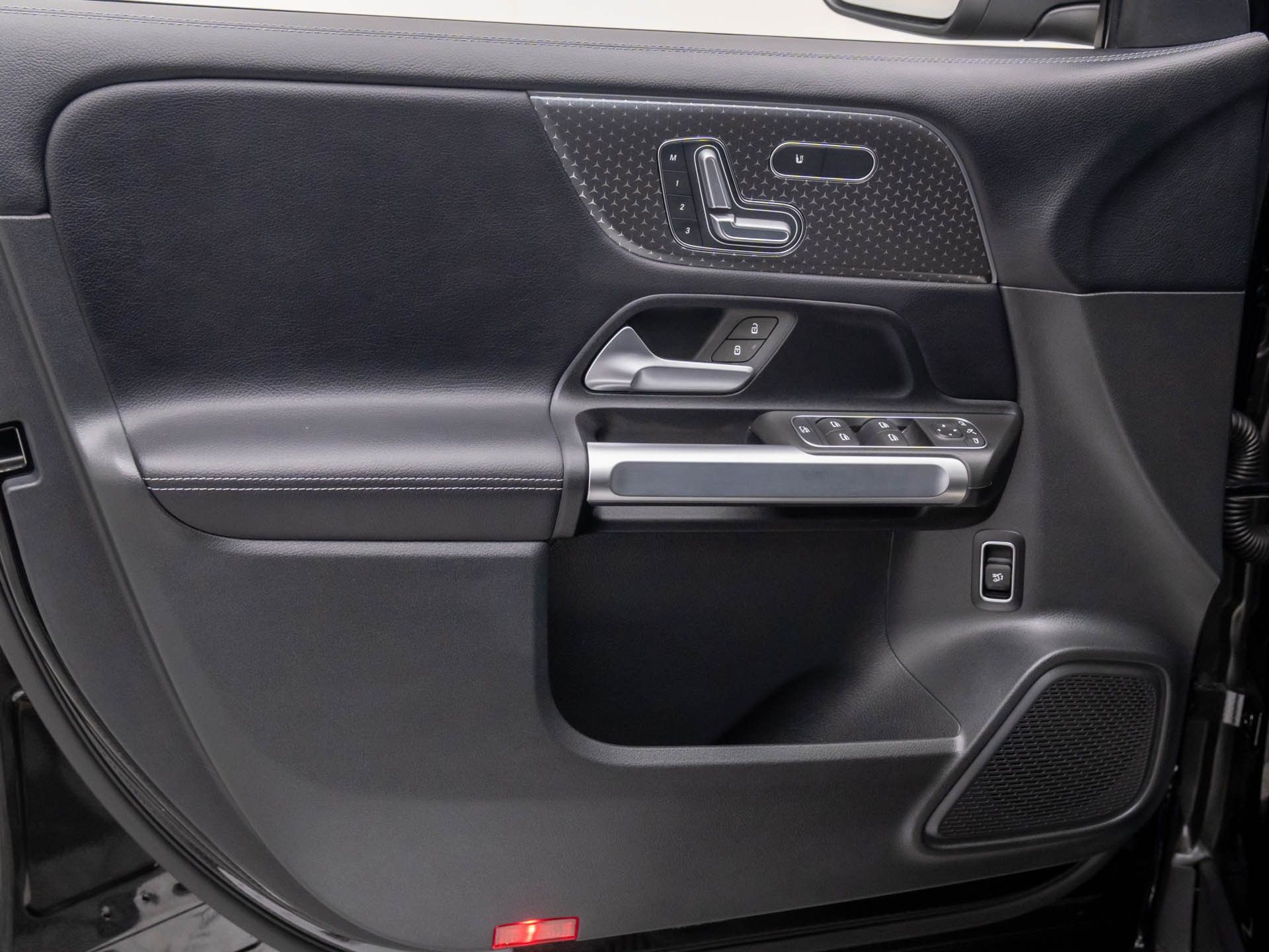 2025 Mercedes-Benz GLB 250 Image 24 of 36