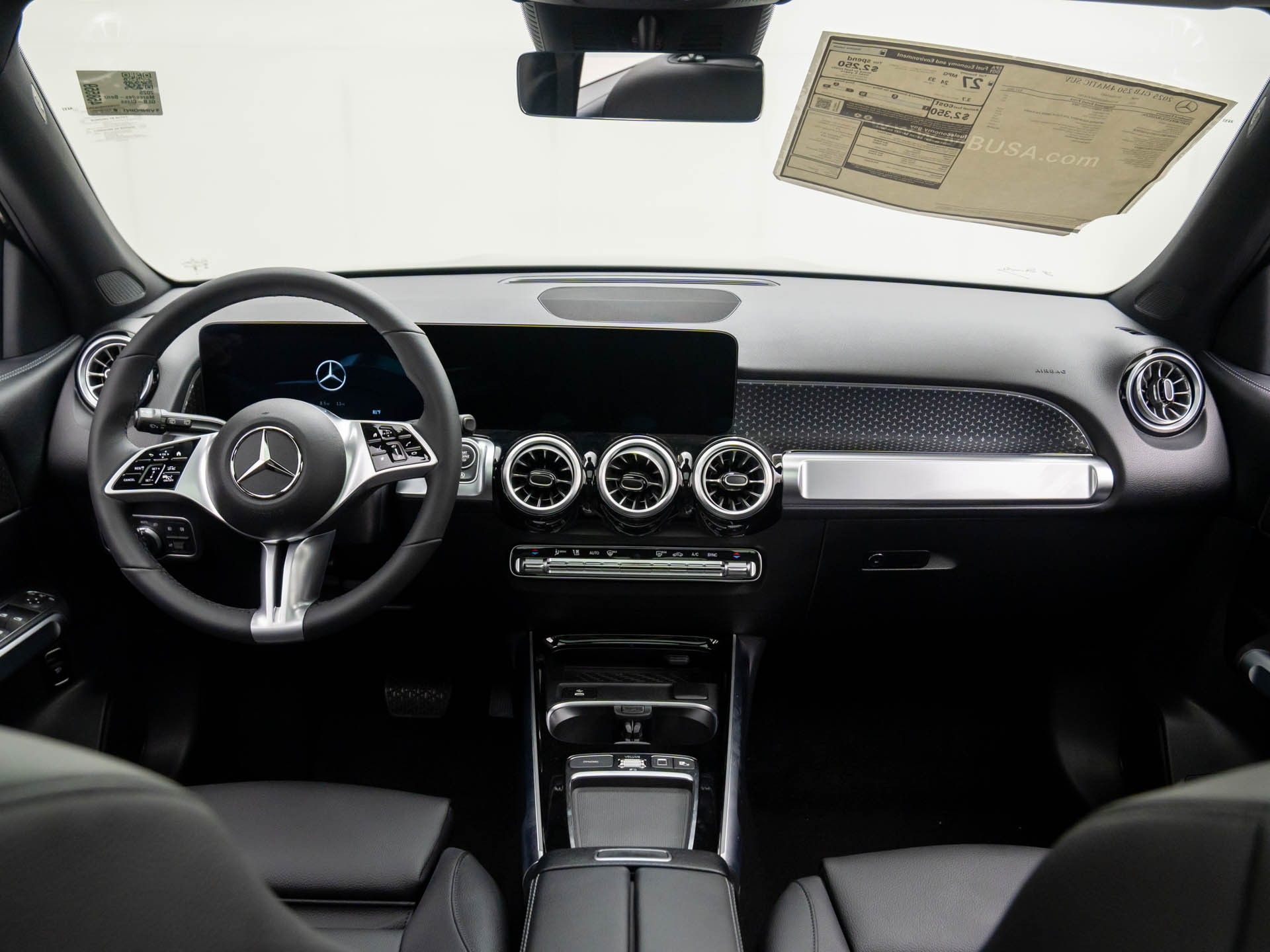 2025 Mercedes-Benz GLB 250 Image 16 of 36