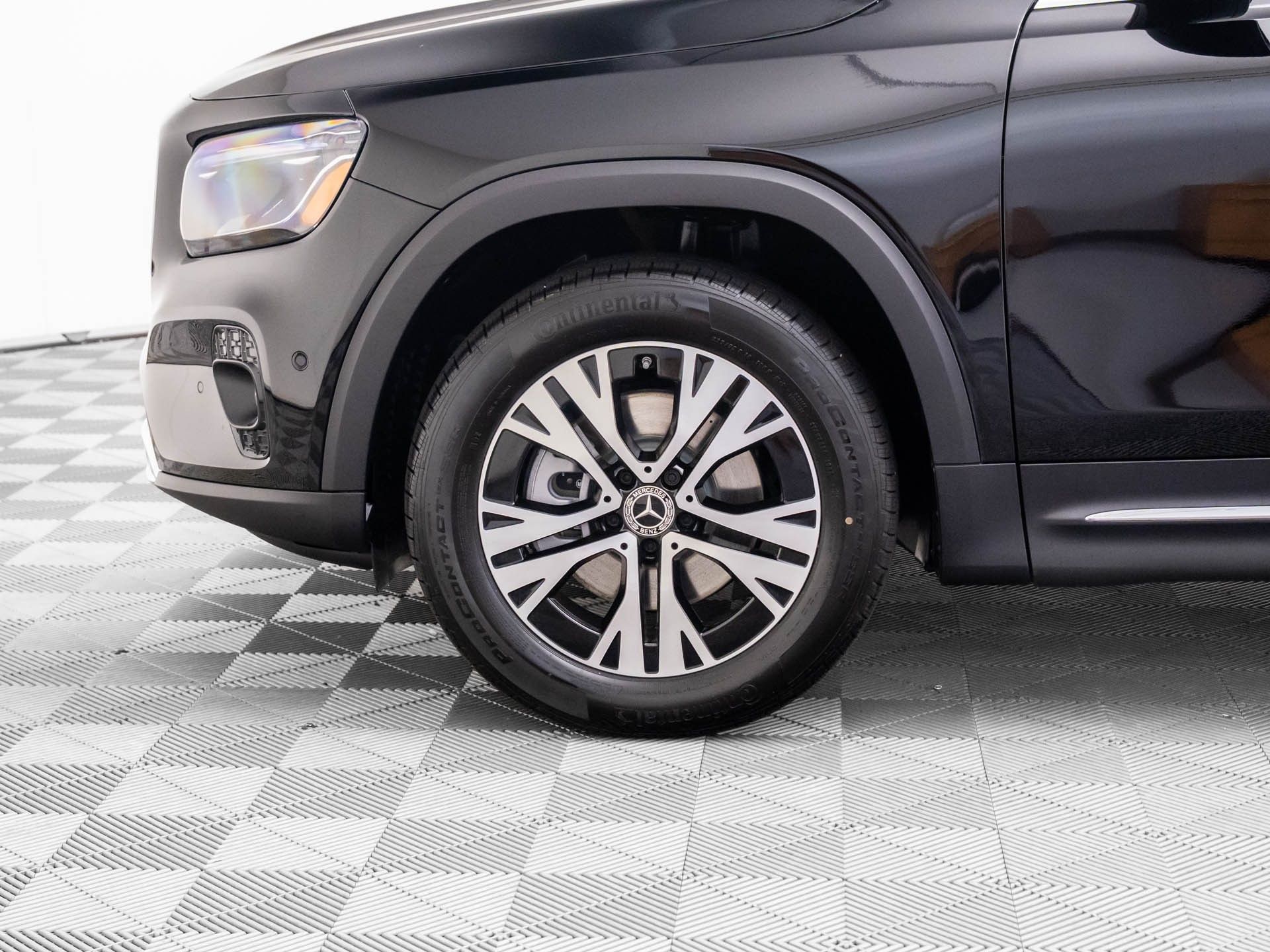 2025 Mercedes-Benz GLB 250 Image 11 of 36