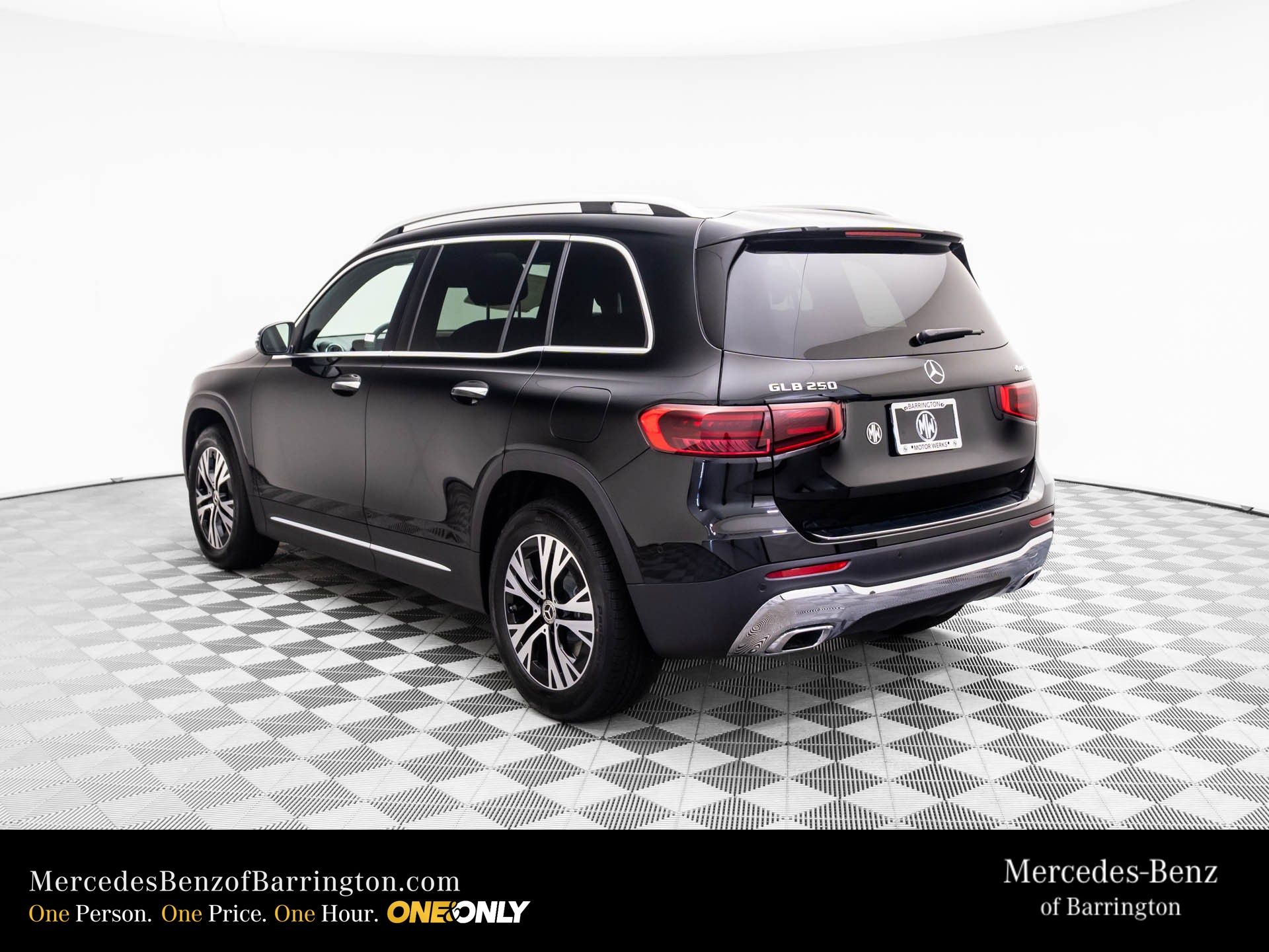 2025 Mercedes-Benz GLB 250 Image 8 of 36