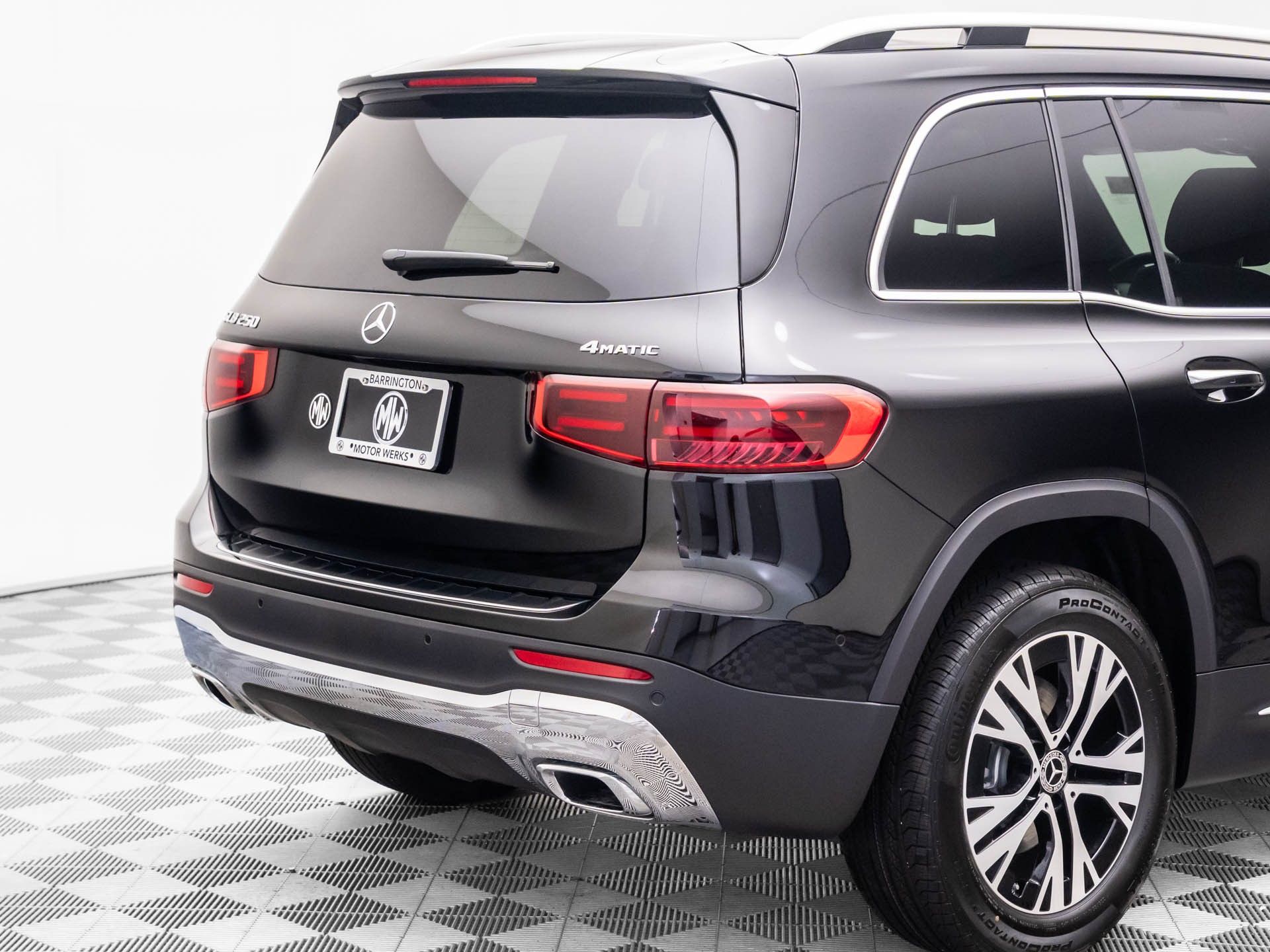 2025 Mercedes-Benz GLB 250 Image 6 of 36