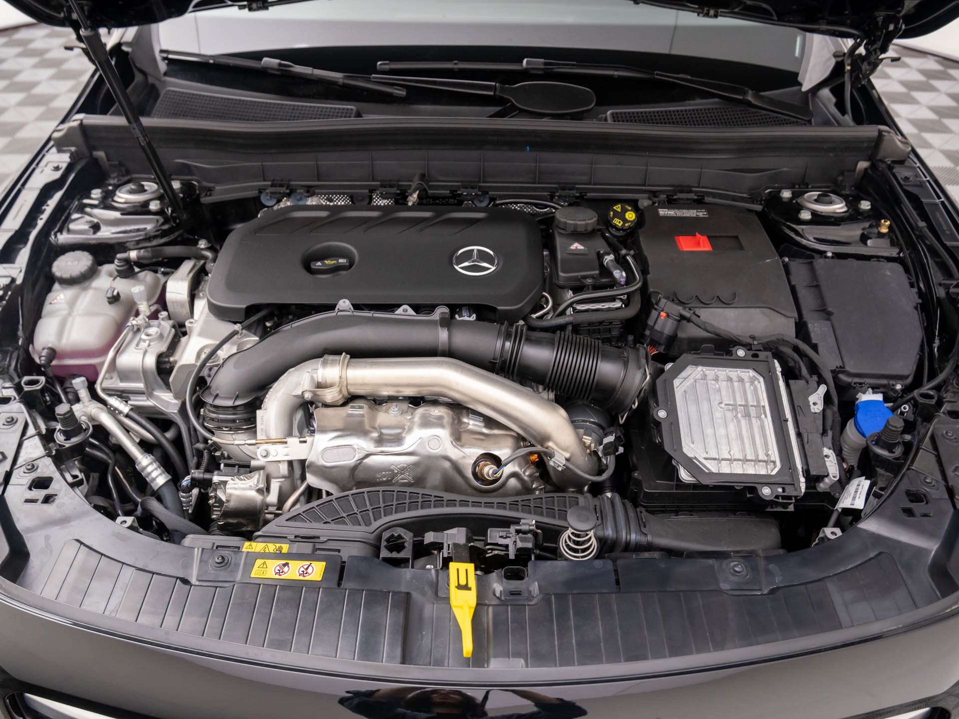 2025 Mercedes-Benz GLB 250 Image 10 of 36