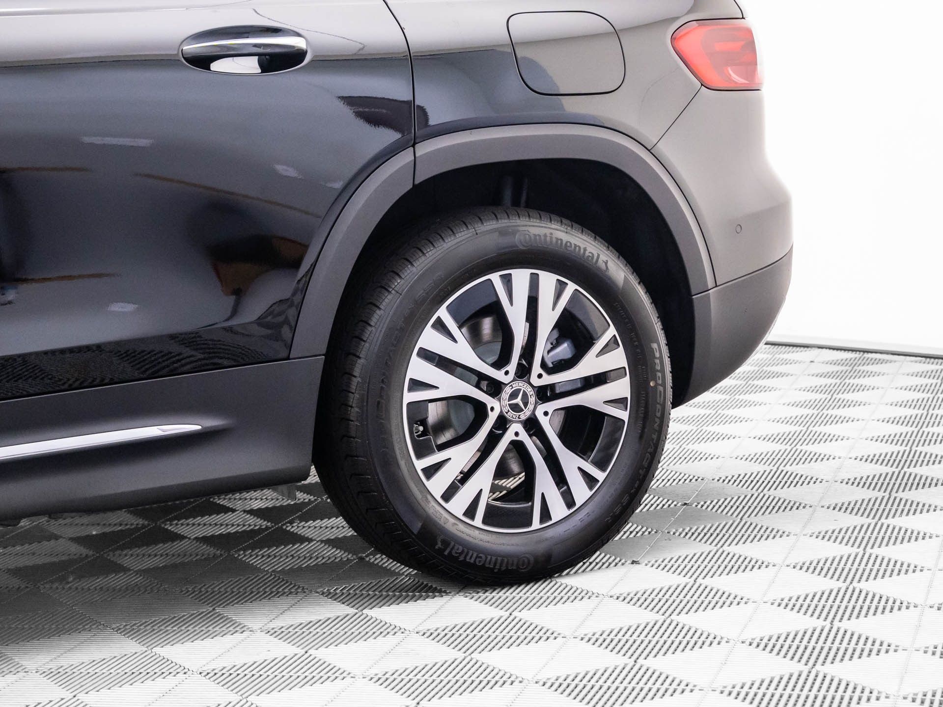 2025 Mercedes-Benz GLB 250 Image 12 of 36