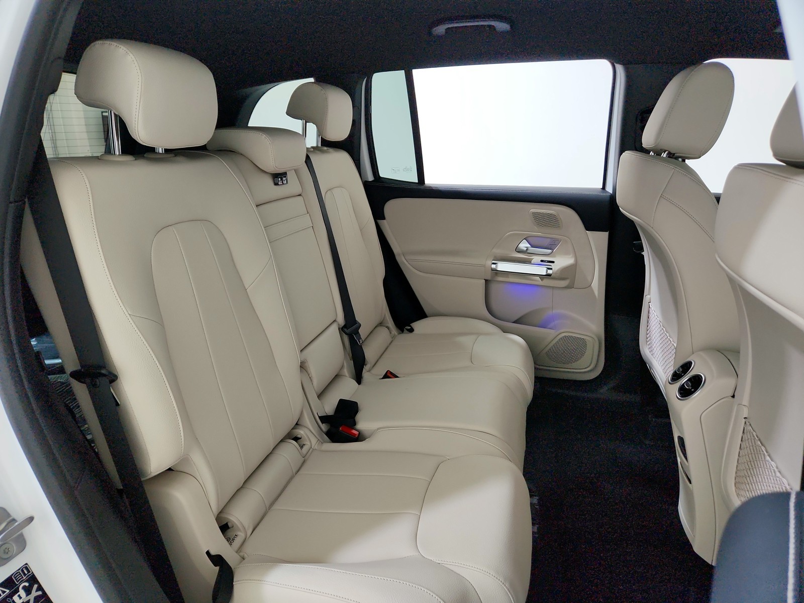 2025 Mercedes-Benz GLB 250 Image 12 of 21