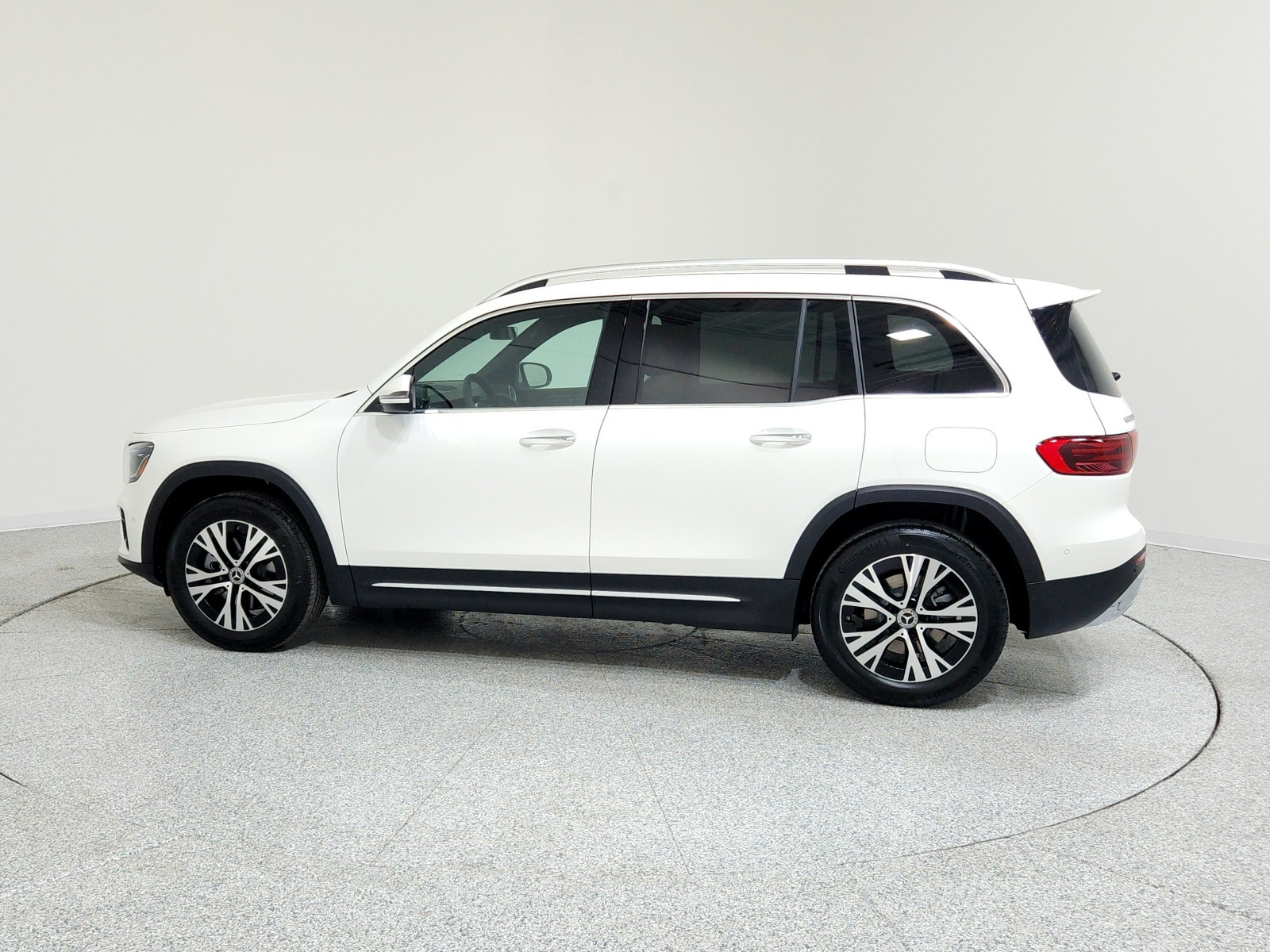 2025 Mercedes-Benz GLB 250 Image 10 of 21