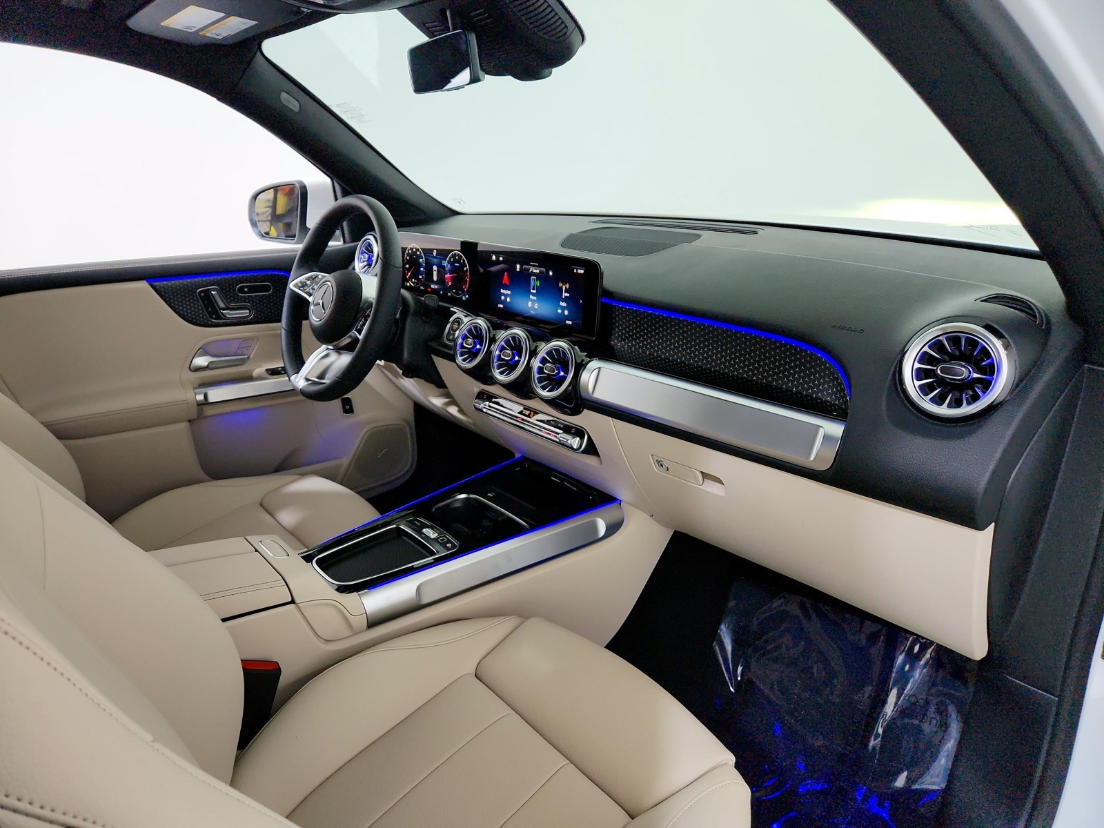 2025 Mercedes-Benz GLB 250 Image 17 of 21