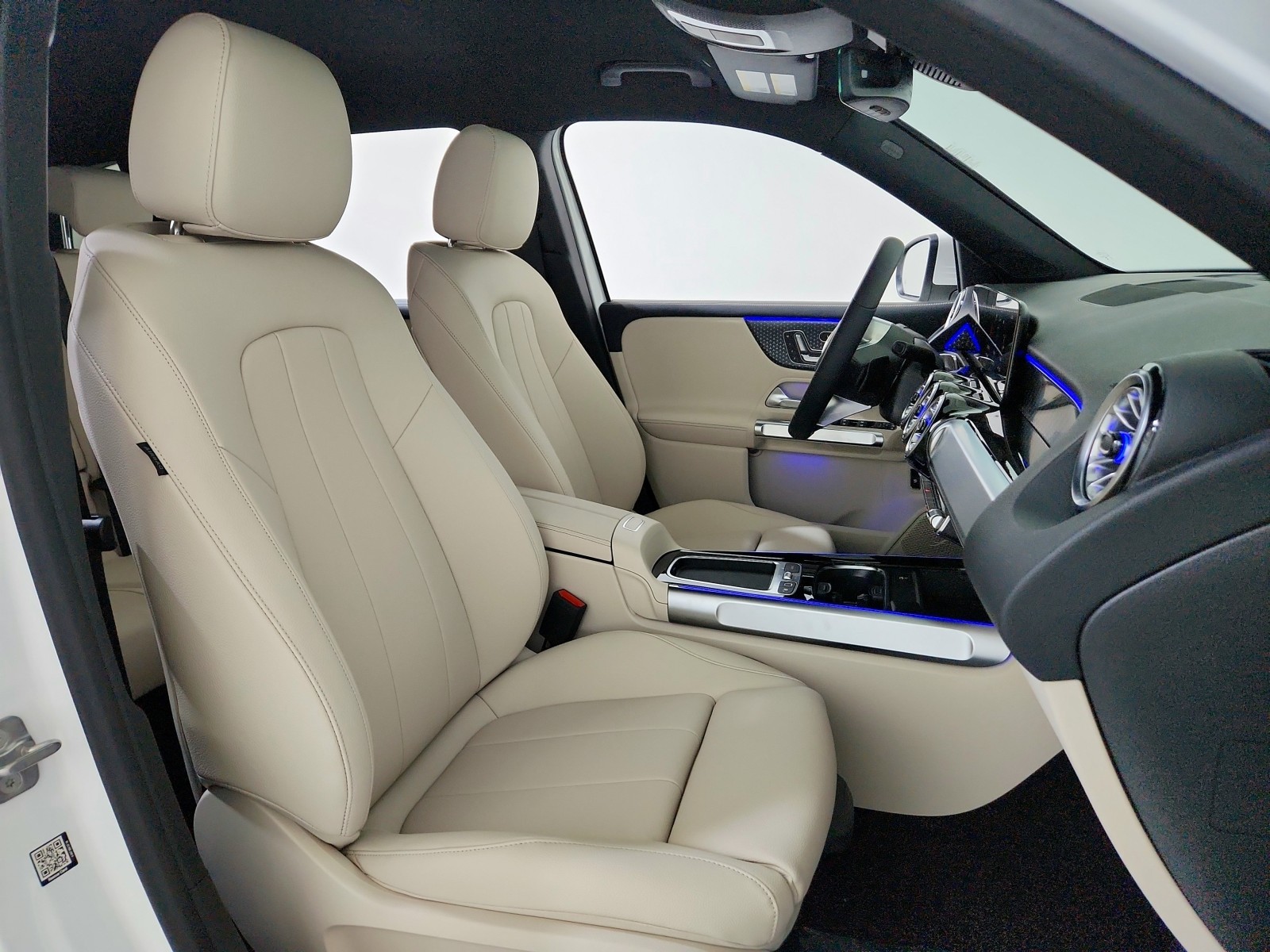 2025 Mercedes-Benz GLB 250 Image 14 of 21