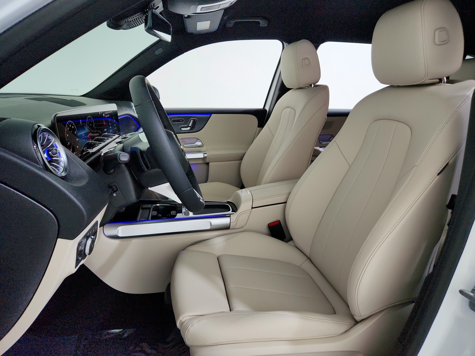 2025 Mercedes-Benz GLB 250 Image 15 of 21